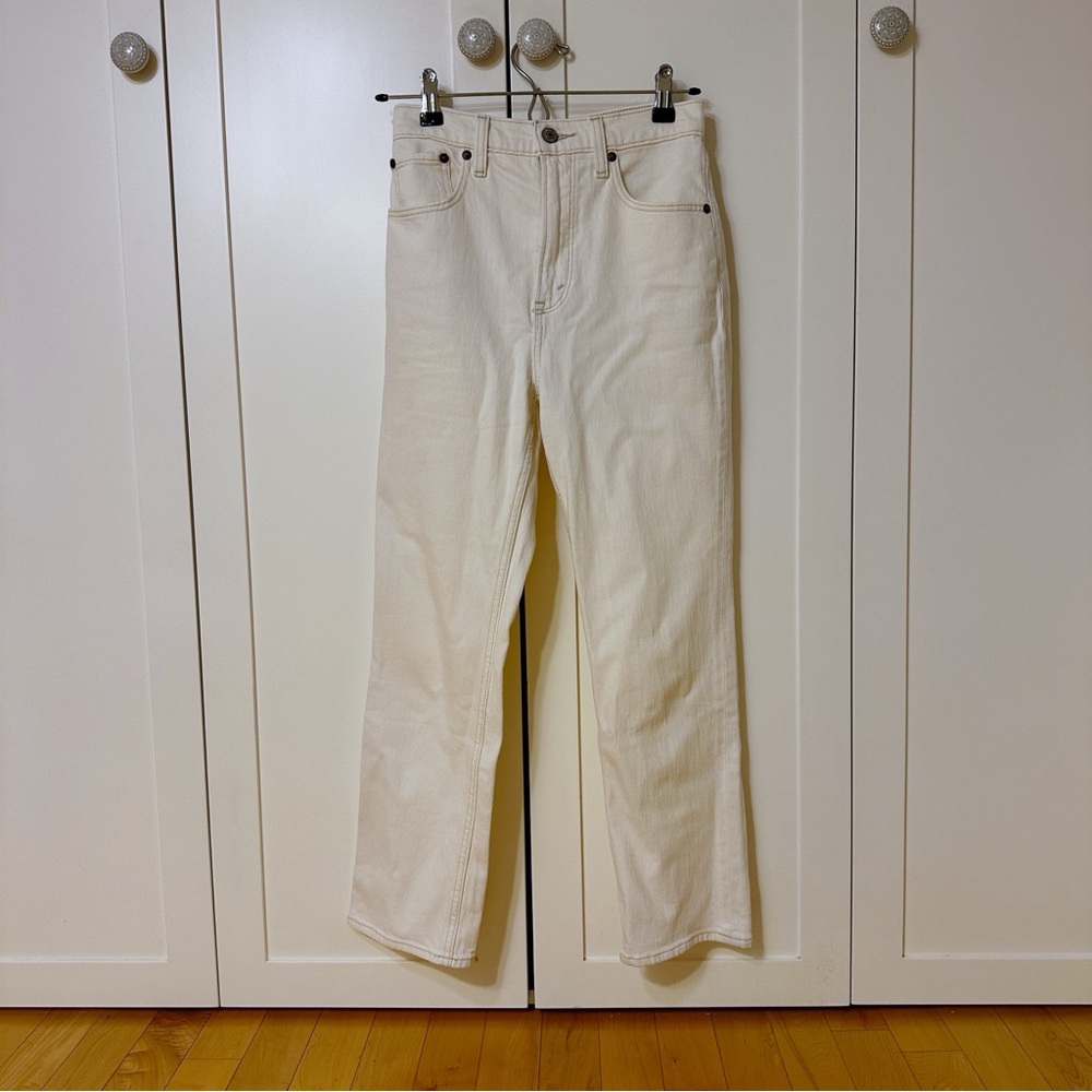 NWOT Abercrombie Ultra High Rise Ankle Straight Jean - Size 25S - White